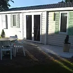 Au Repos De La *