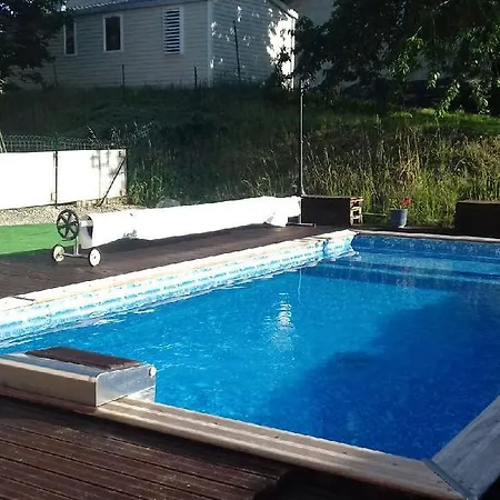 בית כפרי Au Repos De La